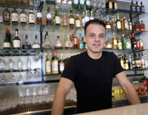 Så ska Linköping få fler kunniga servitörer och bartenders johannes soner