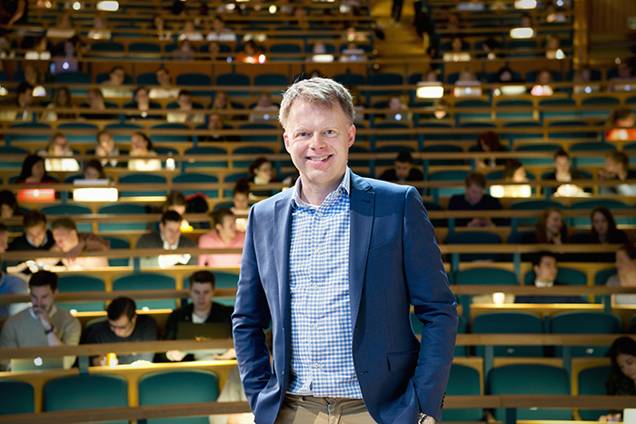 90-talisten är en konsument ut i fingerspetsarna anders parment