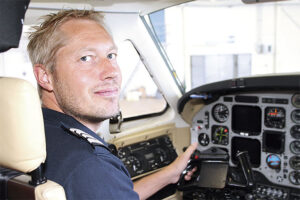 Han är en verklighetens ”Luftens Hjälte” tobias holmgren