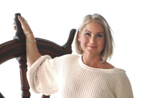 Amanda vill sprida livsglädje med Yoga amanda ekberg foto mirjam lindahl