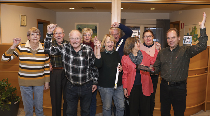 Stort intresse bland seniorer att bli digitala digital bank gruppfoto