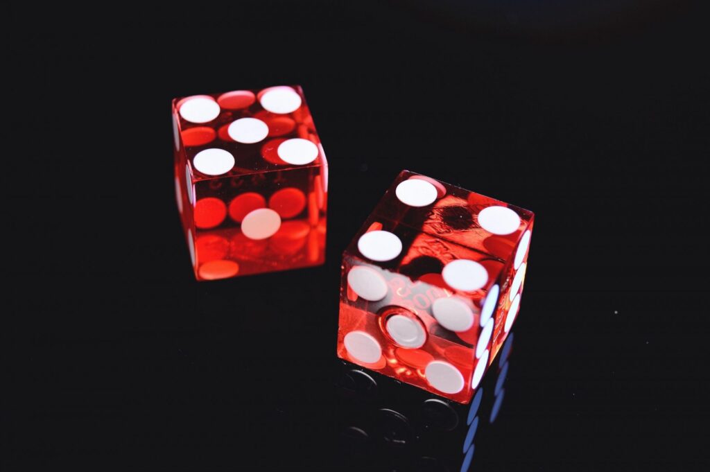 Online casino – en lönsam affär? photo of two red dices 965879