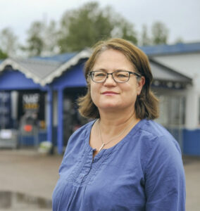 Maria har hittat hem i travbutiken maria wallin foto bjorn lisinski