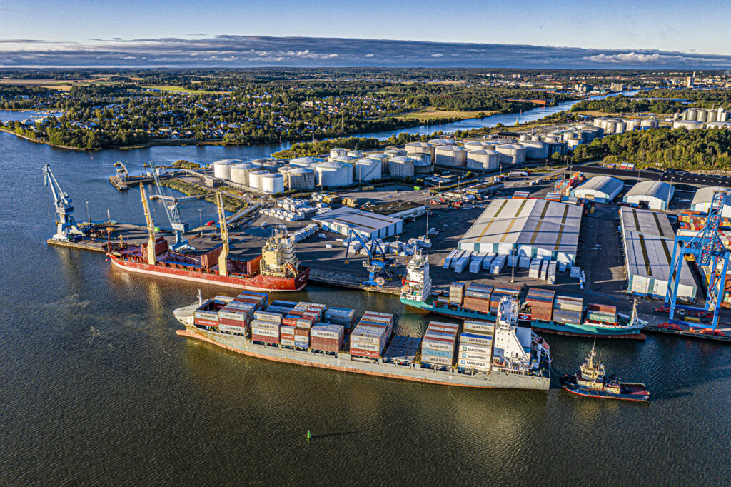 Norrköpings Hamn ska bli en ännu större internationell knutpunkt norrkopings hamn panorering