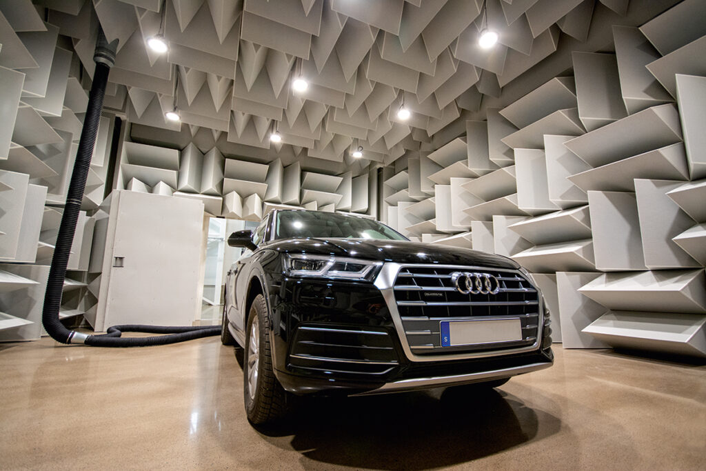 Massor av kapacitet och muskler semi ekofria kammaren foto bjorn lisinski