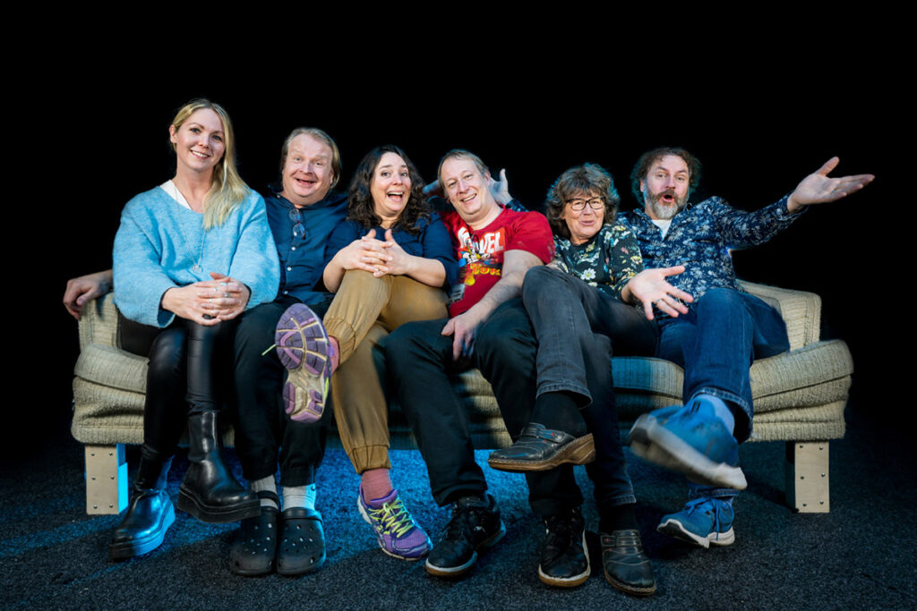 Som man bäddar av Teater Leo teater leo foto bjorn lisinski soffrep1200