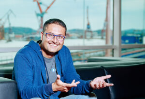 En digital entreprenör öppnar dörrarna för framtidens AI-värld! amer mohammed 1200