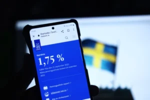 Hur småföretagare anpassar sig till betydande räntesänkningar shutterstock 2334739717