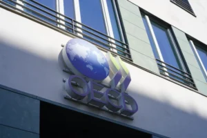 OECD varnar: Världsekonomin tappar fart shutterstock 2604102375